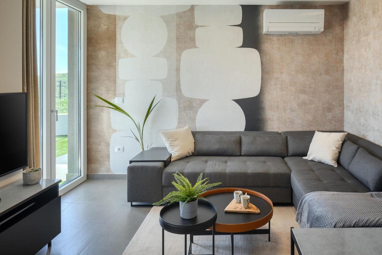 Royal Hilltop Residence Labin  Exterior foto